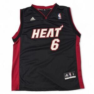 Adidas Miami Heat black & red basketball jersey LeBron James Size Boys Medium